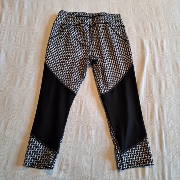 Athleta womens size Medium black, gray & white cropped leggings - Picture 6 of 6